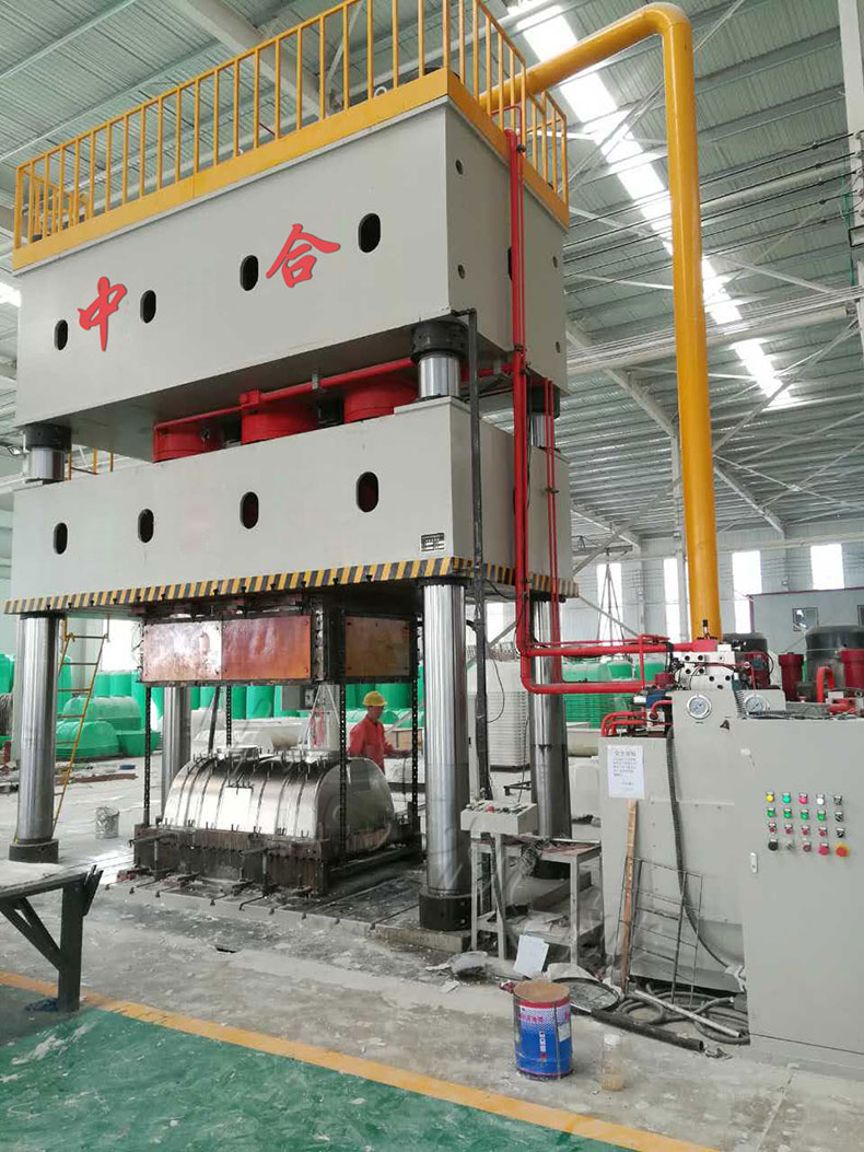 2000噸四柱液壓機(jī)客戶(hù)現(xiàn)場(chǎng)