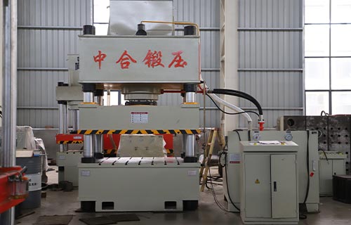 中合鍛壓高品質(zhì)、高效率三梁四柱液壓機(jī)